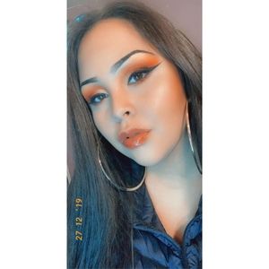 Meet your Posher, Paola